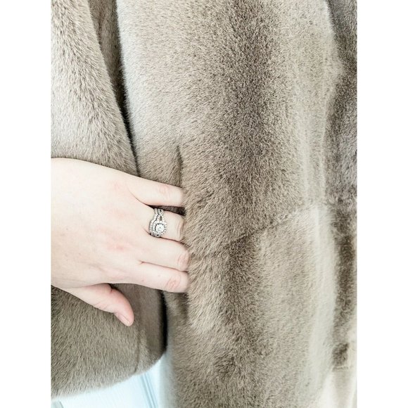 NWT BCBGMaxAzria Faux Fur Super Soft Coat - Picture 5 of 5